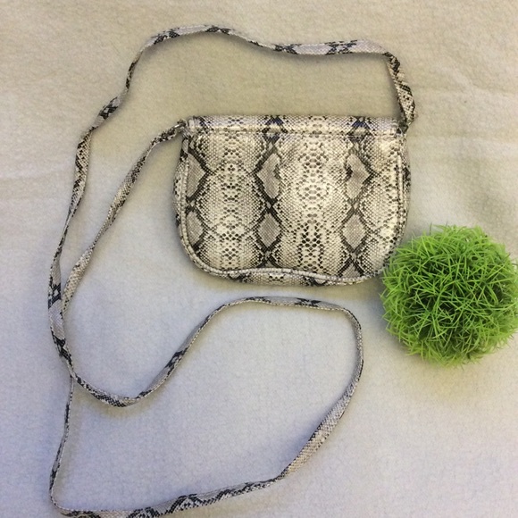 NWOT H&M faux snakeskin mini neck/crossbody bag - Picture 8 of 11